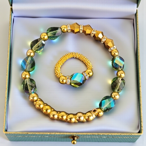 Handmade Jewelry - Handmade Green Faceted W/ Gold Metal Beads Wire Bracelet & Stretch Ring